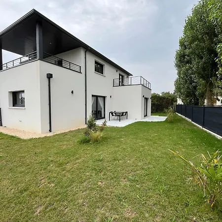 Dom wakacyjny Lom, 800 M De La *