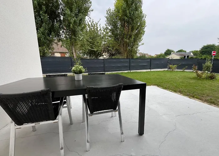 Dom wakacyjny Lom, 800 M De La