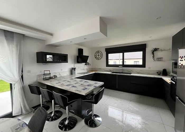 Dom wakacyjny Lom, 800 M De La