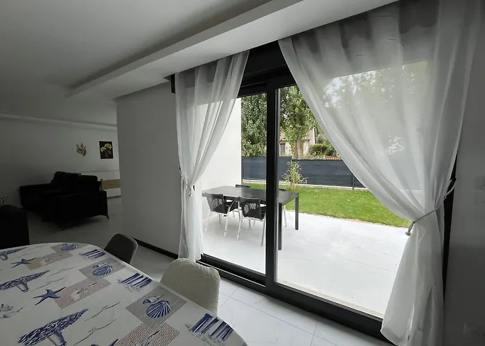 Lom, 800 M De La Asnelles