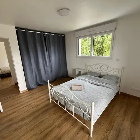 Lom, 800 M De La 阿内勒