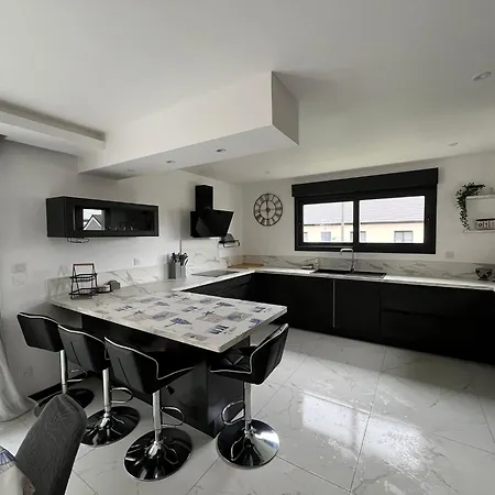 度假居 Lom, 800 M De La