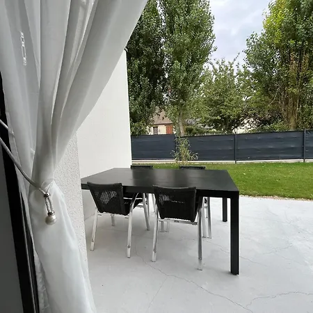 Lom, 800 M De La 度假居 *