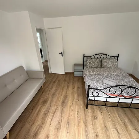 Lom, 800 M De La 度假居