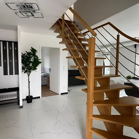 Lom, 800 M De La * 阿内勒