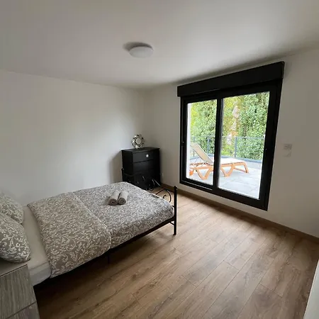 度假居 Lom, 800 M De La *