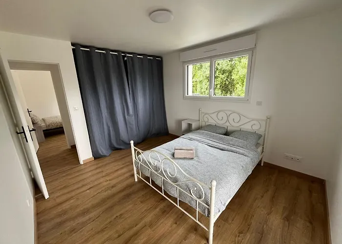 Lom, 800 M De La 阿内勒