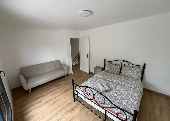 Lom, 800 M De La 度假居